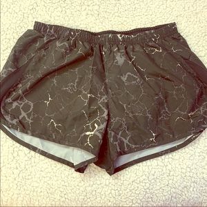 Nike tempo running shorts size large